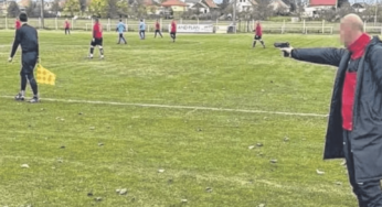 Punta una pistola al guardalinee durante una partita: squalificato a vita