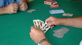 Como – Rissa durante una partita a carte: 78enne colpito da una sedia finisce in coma