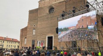 Ultimo saluto per Giulia Cecchettin: migliaia in piazza per il funerale a Padova