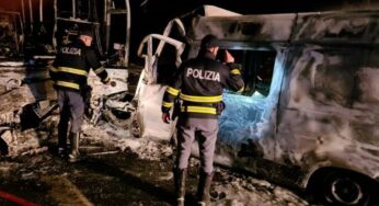 Incidente frontale tra ambulanza e pullman di bambini: 4 morti